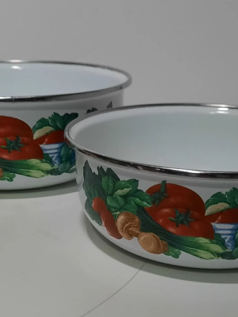 Vintage Enamelware Nesting Bowls Set 4 Vegetable Pattern Metal Rim Mixing